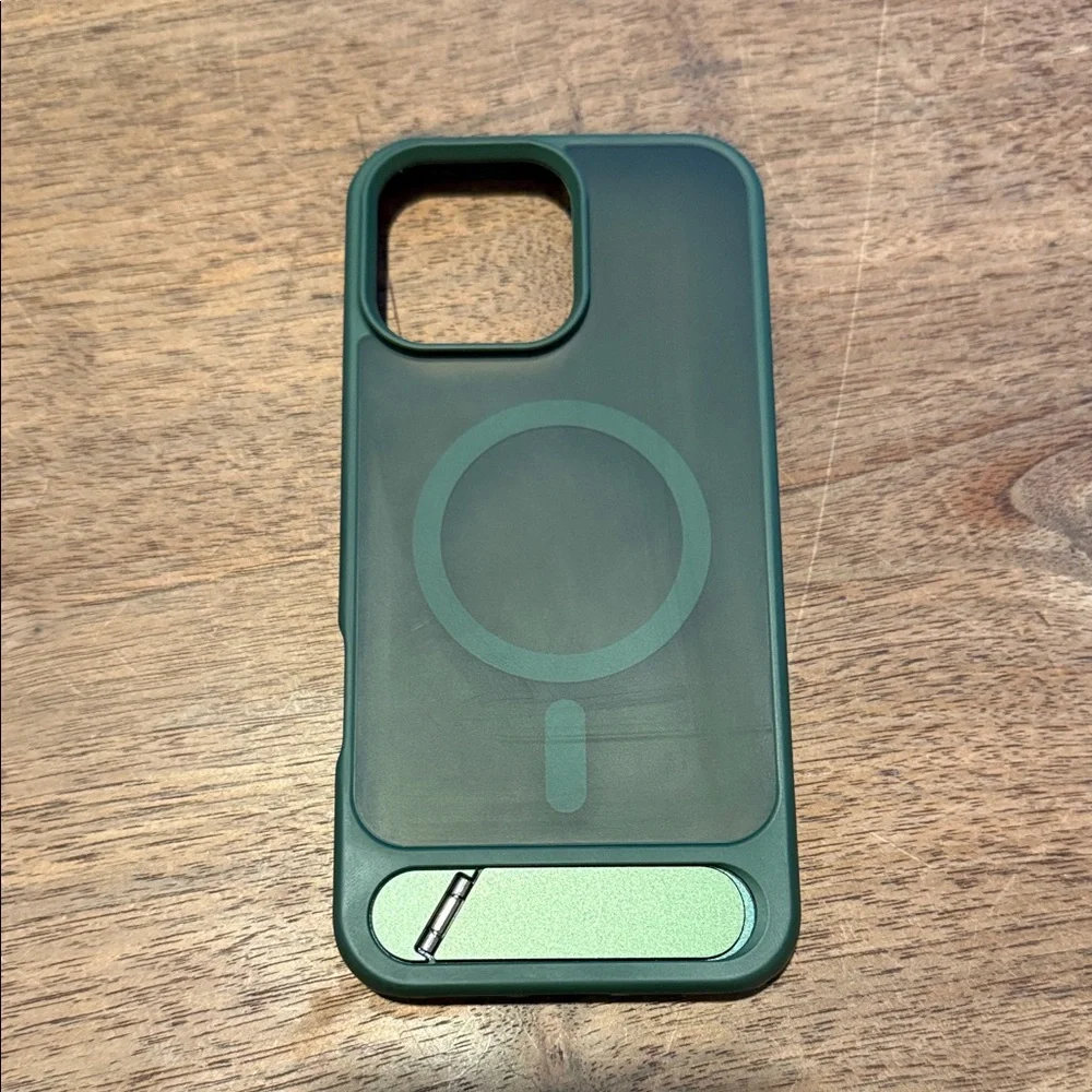 iPHONE 16 Pro Max Case w/Kickstand